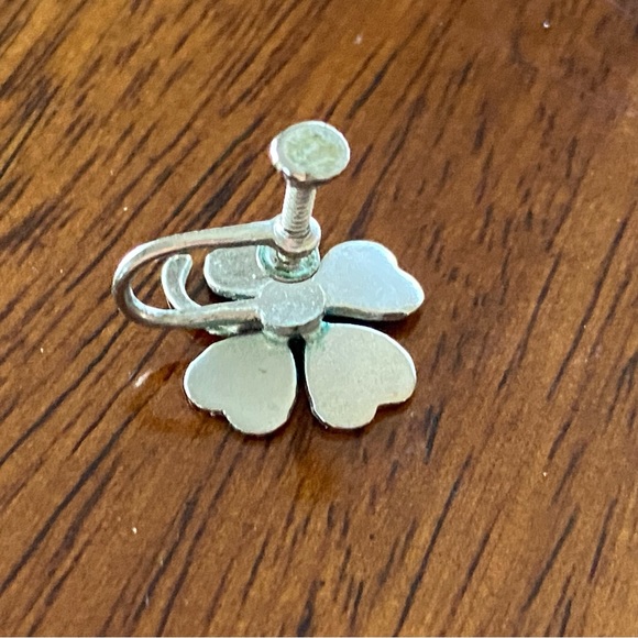 Vintage Four Leaf Clover Screw-on Earrings - Picture 6 of 6